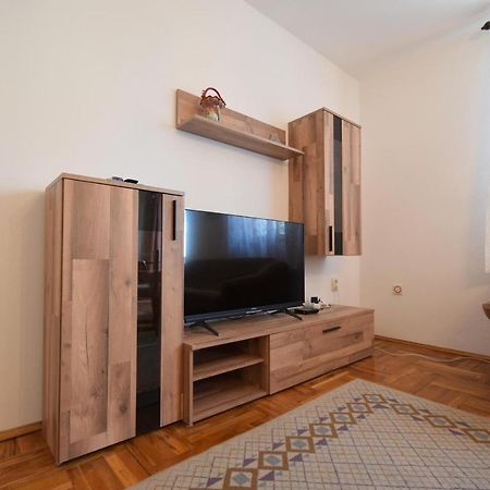 Apartments Petrovic Малинска Екстериор снимка