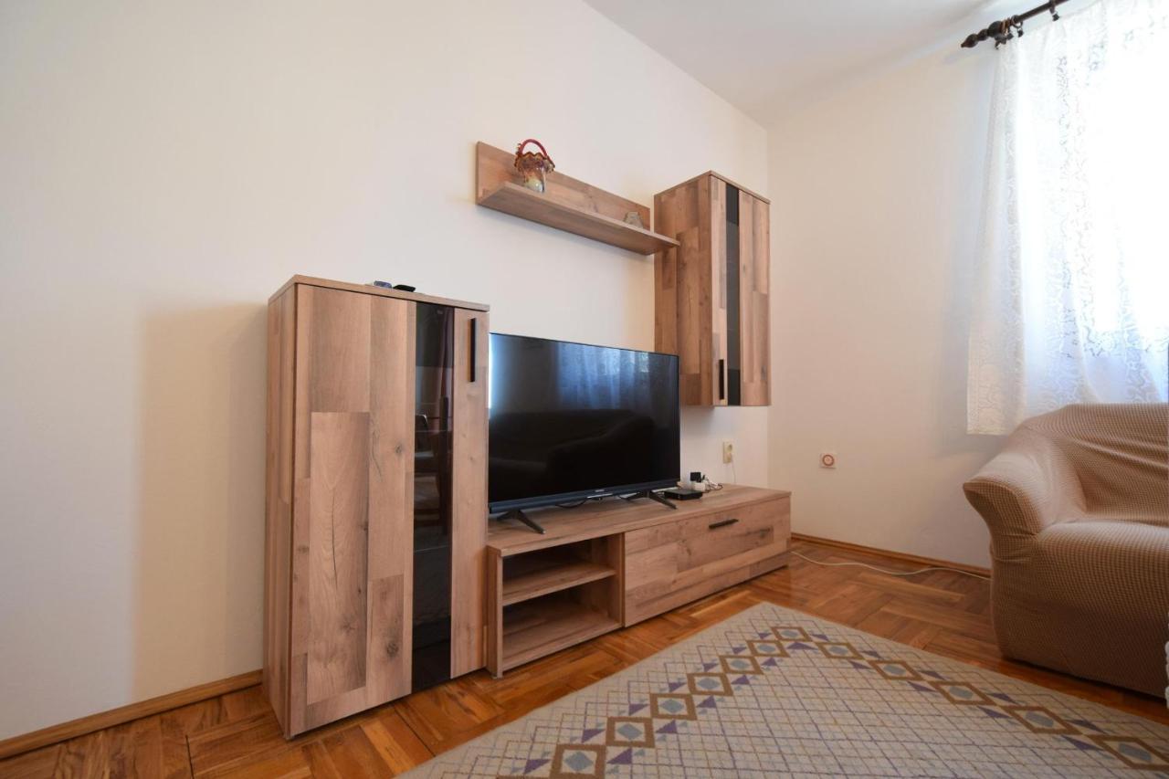 Apartments Petrovic Малинска Екстериор снимка