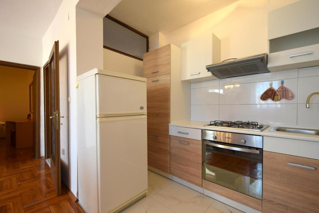 Apartments Petrovic Малинска Екстериор снимка