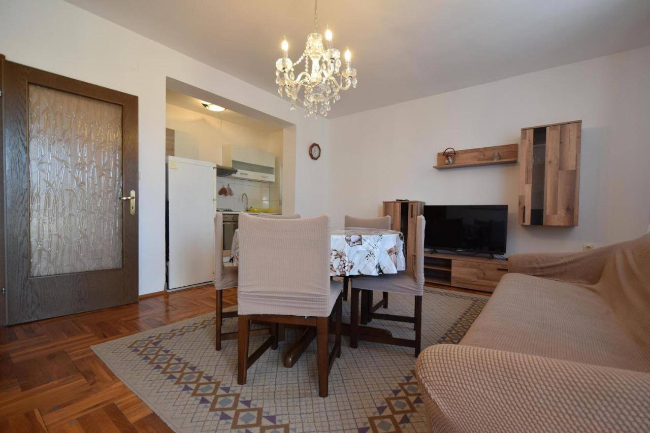 Apartments Petrovic Малинска Екстериор снимка