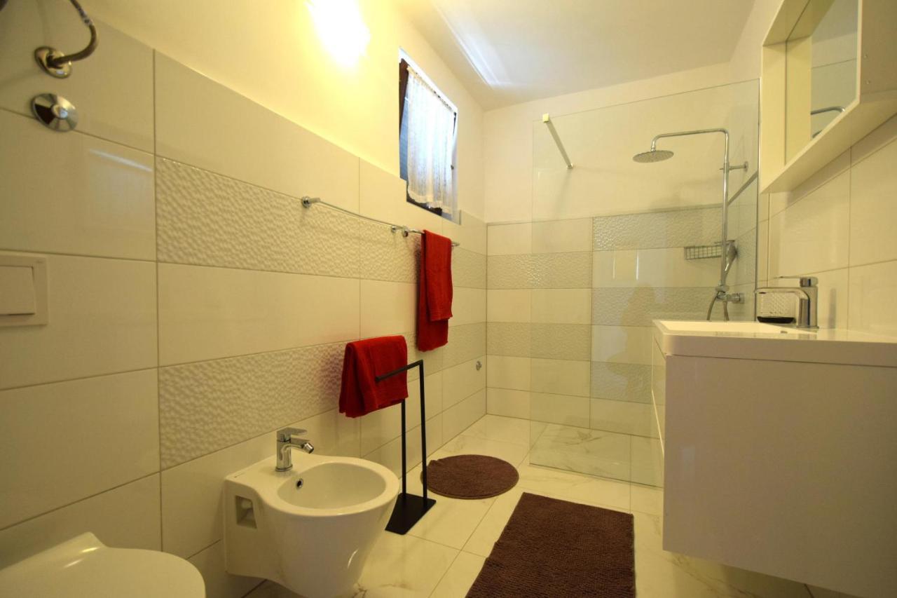Apartments Petrovic Малинска Екстериор снимка