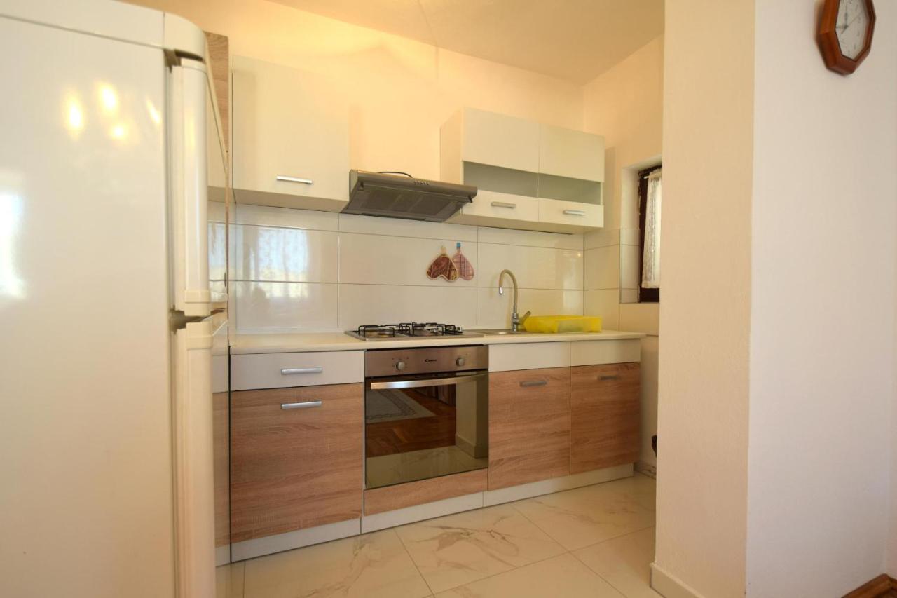 Apartments Petrovic Малинска Екстериор снимка