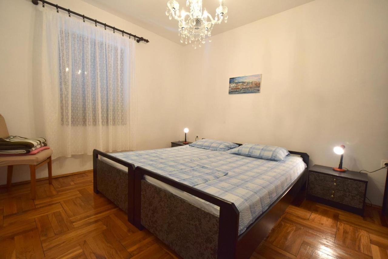 Apartments Petrovic Малинска Екстериор снимка