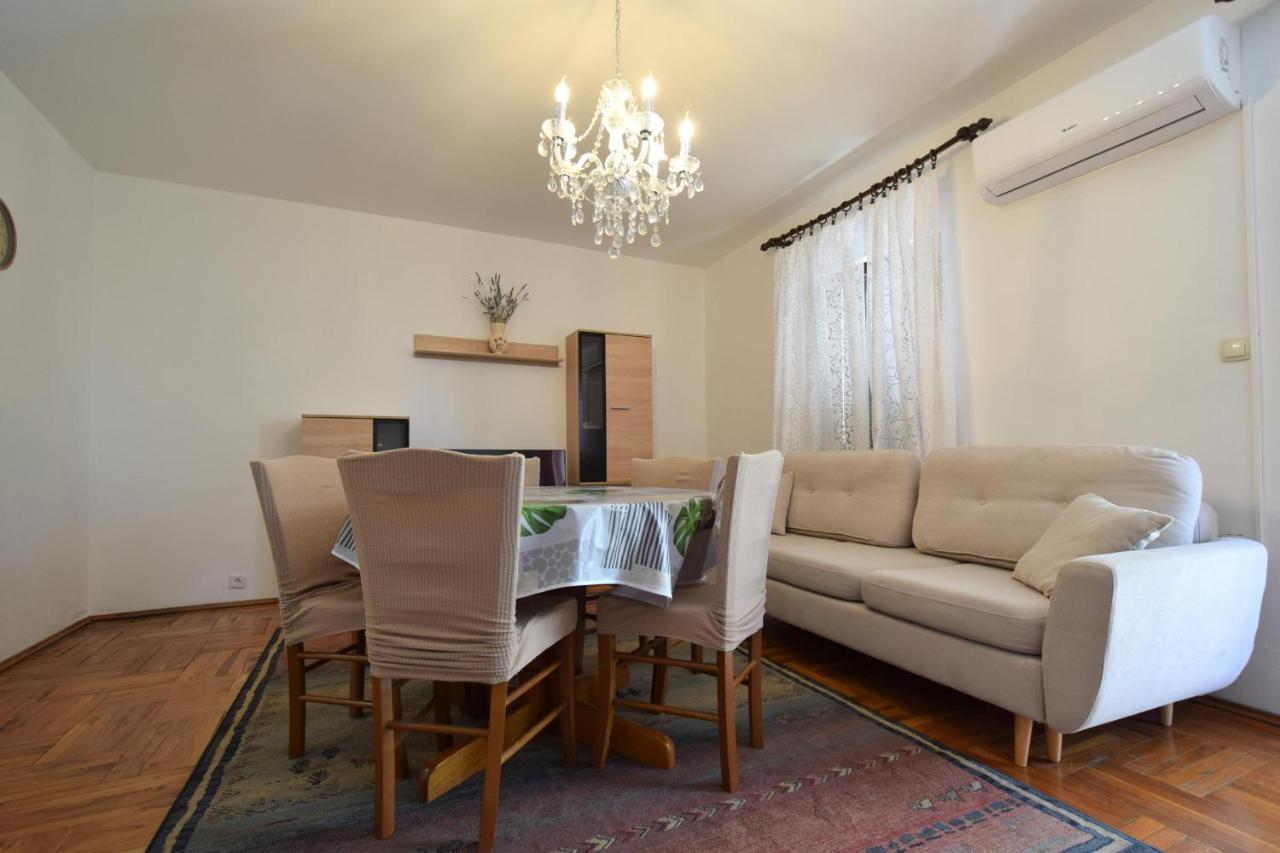 Apartments Petrovic Малинска Екстериор снимка