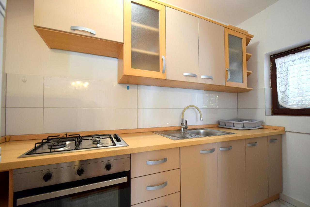 Apartments Petrovic Малинска Екстериор снимка