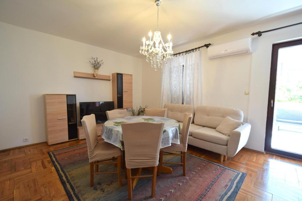 Apartments Petrovic Малинска Екстериор снимка